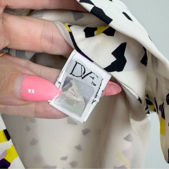 DIANE VON FIRSTENBERG | DVF Silk Abstract Patterned Shorts Women’s Size 2 - Picture 6 of 9